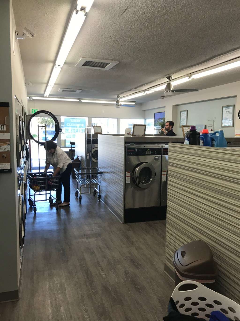 Coast Coin Laundry | 107 Santa Isabel Ave, Costa Mesa, CA 92672 | Phone: (949) 612-8306