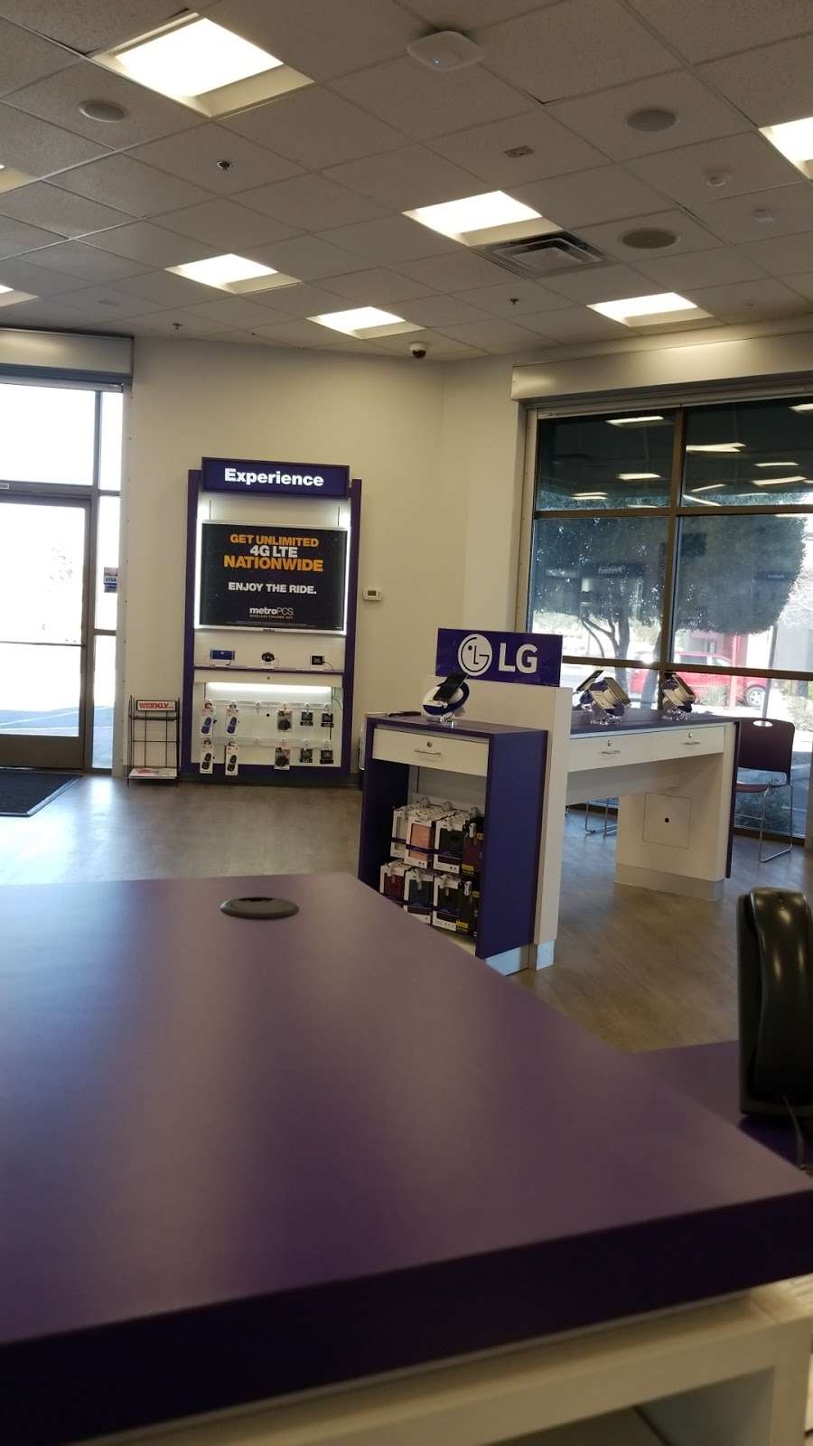 Metro by T-Mobile | 655 W NV-573 Ste 100, North Las Vegas, NV 89032, USA | Phone: (702) 632-5880