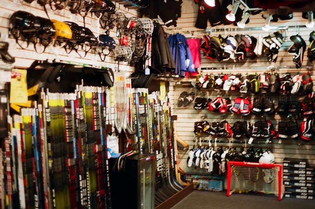 Beacon Hill Skate Shop [NJ] | at the Beacon Hill Club, 250 Hobart Ave, Summit, NJ 07901, USA | Phone: (908) 277-6688