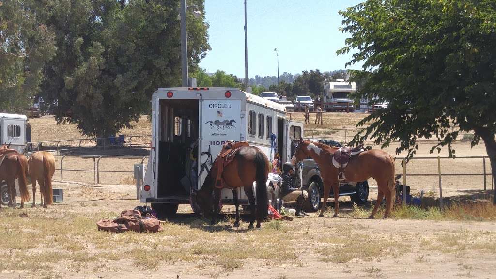 Conejo Creek Equestrian Park | 1350 E Avenida De Las Flores, Thousand Oaks, CA 91360, USA | Phone: (805) 495-6471