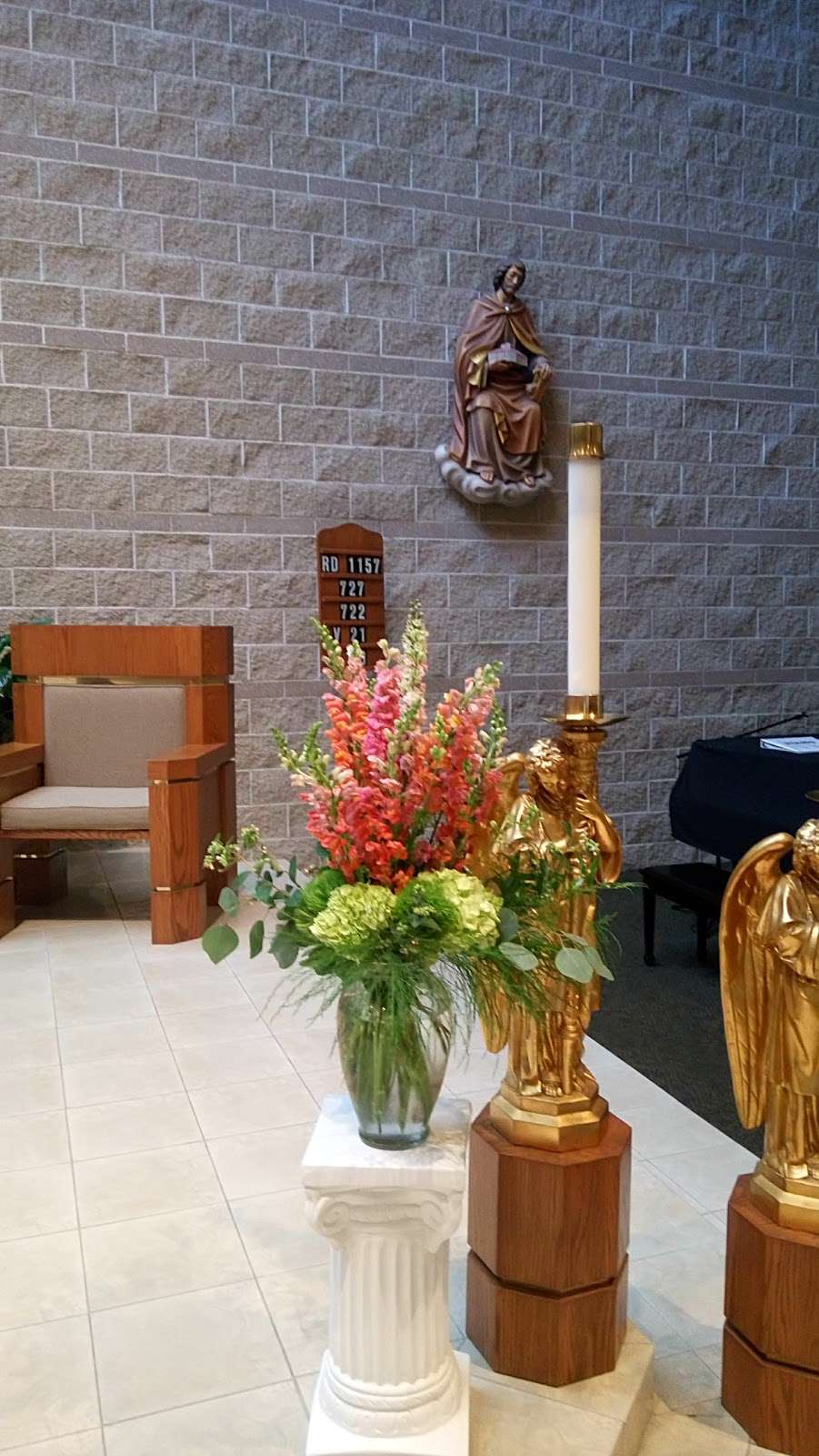 Our Lady of Mercy Catholic Church | 701 S Eola Rd, Aurora, IL 60504, USA | Phone: (630) 851-3444
