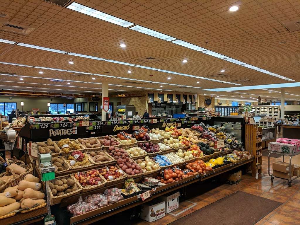 Donelans Supermarket | 145 Lincoln Rd, Lincoln, MA 01773 | Phone: (781) 259-0144