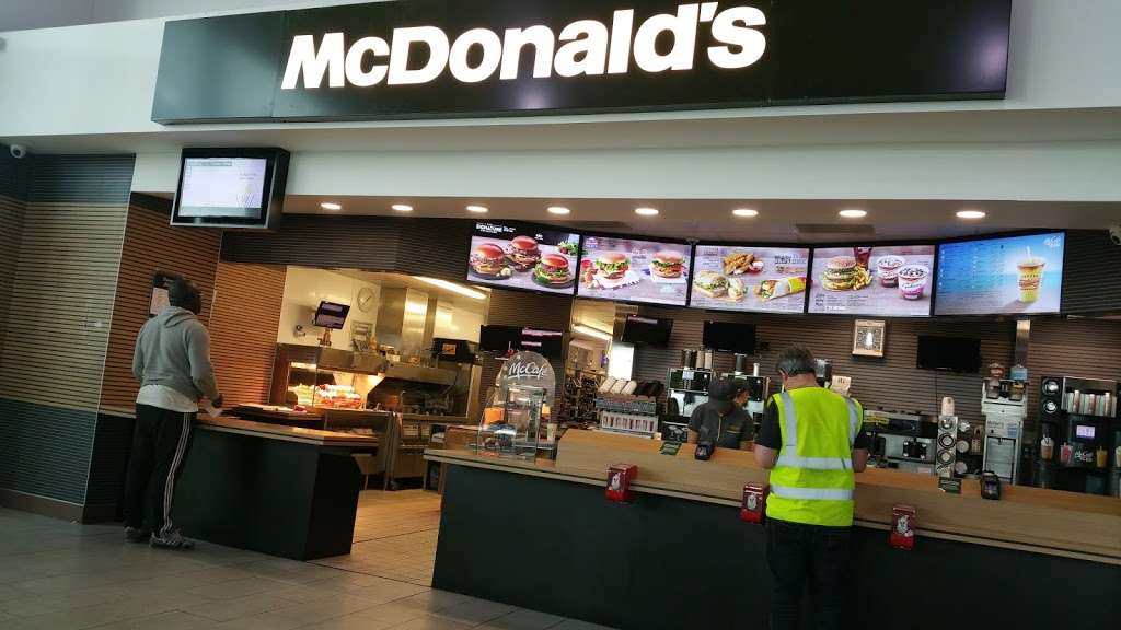 McDonalds | Southgate Stansted Airport, Southgate Rd, Bishops Stortford CM24 1PY, UK | Phone: 01279 661572