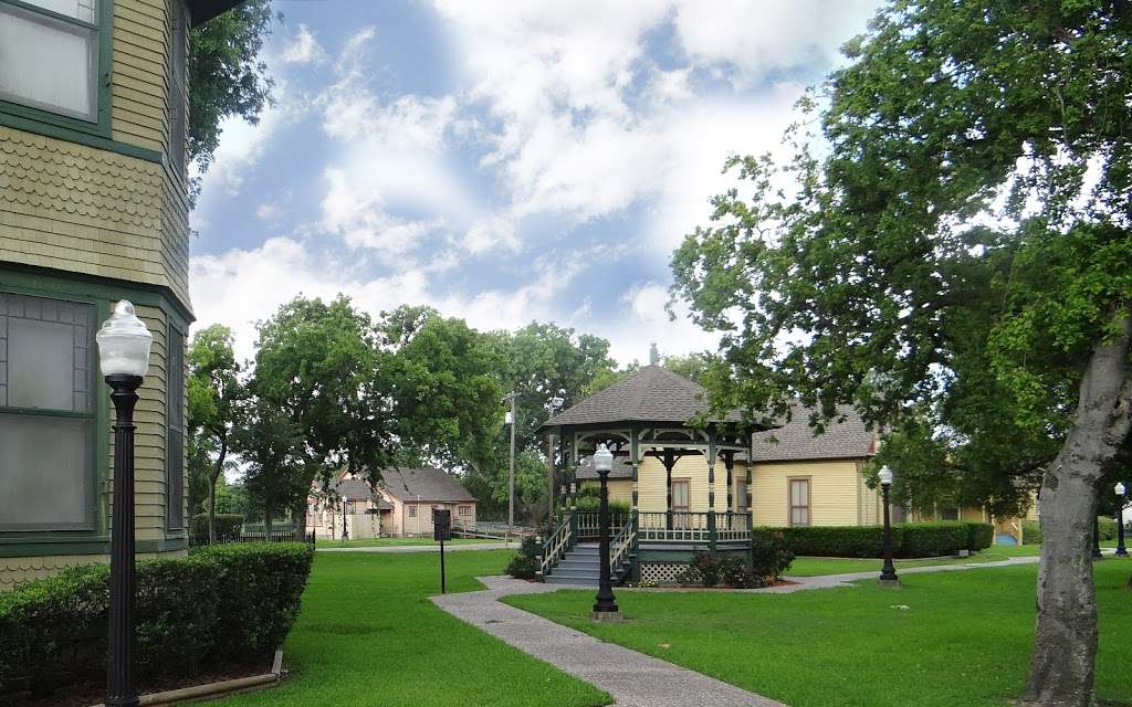 Davison Home At Heritage Square Park | 109 3rd Ave N, Texas City, TX 77590, USA | Phone: (409) 229-1660