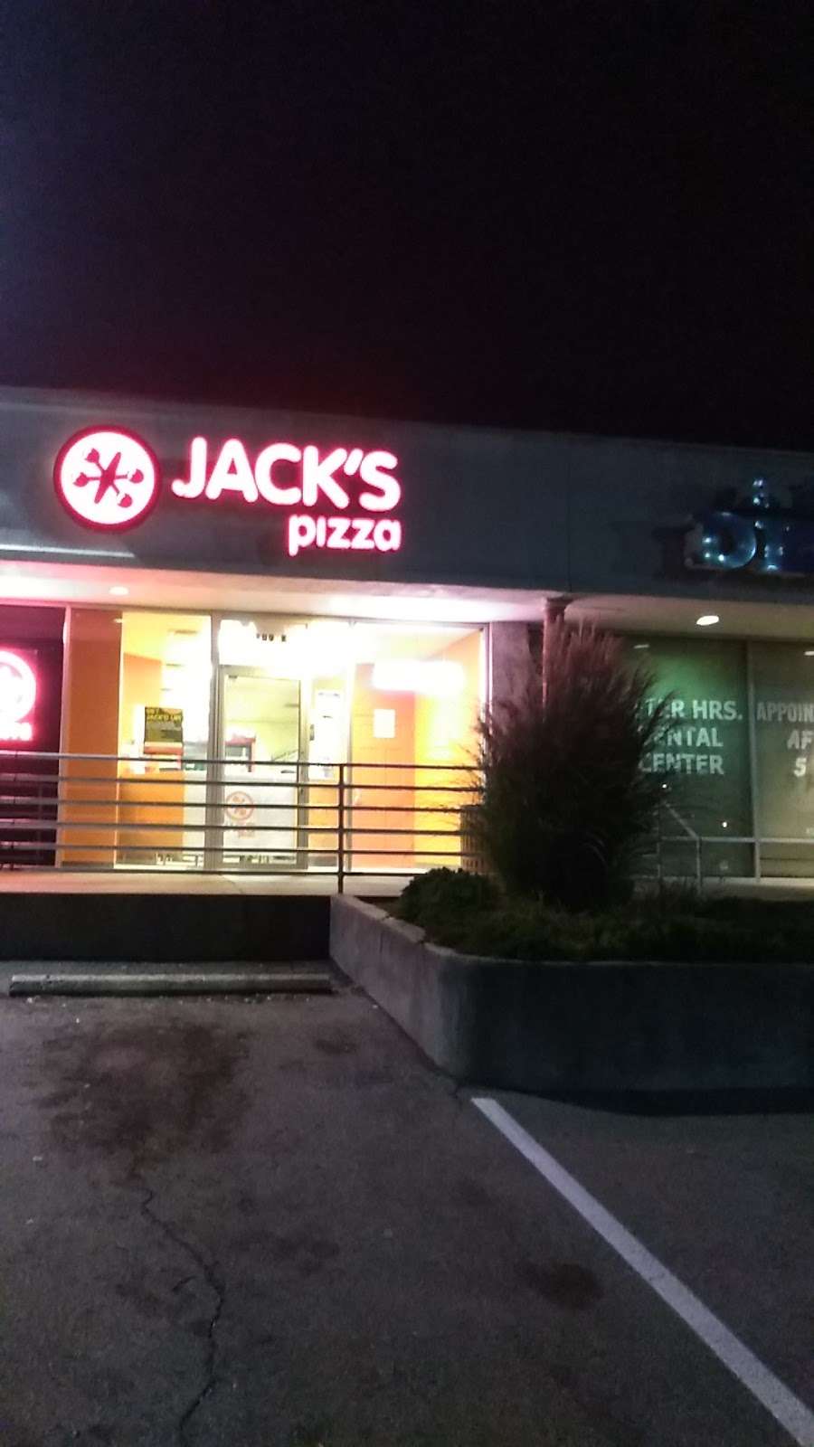 Jacks Pizza | 3709 E Washington St J, Indianapolis, IN 46201, USA | Phone: (317) 356-0973