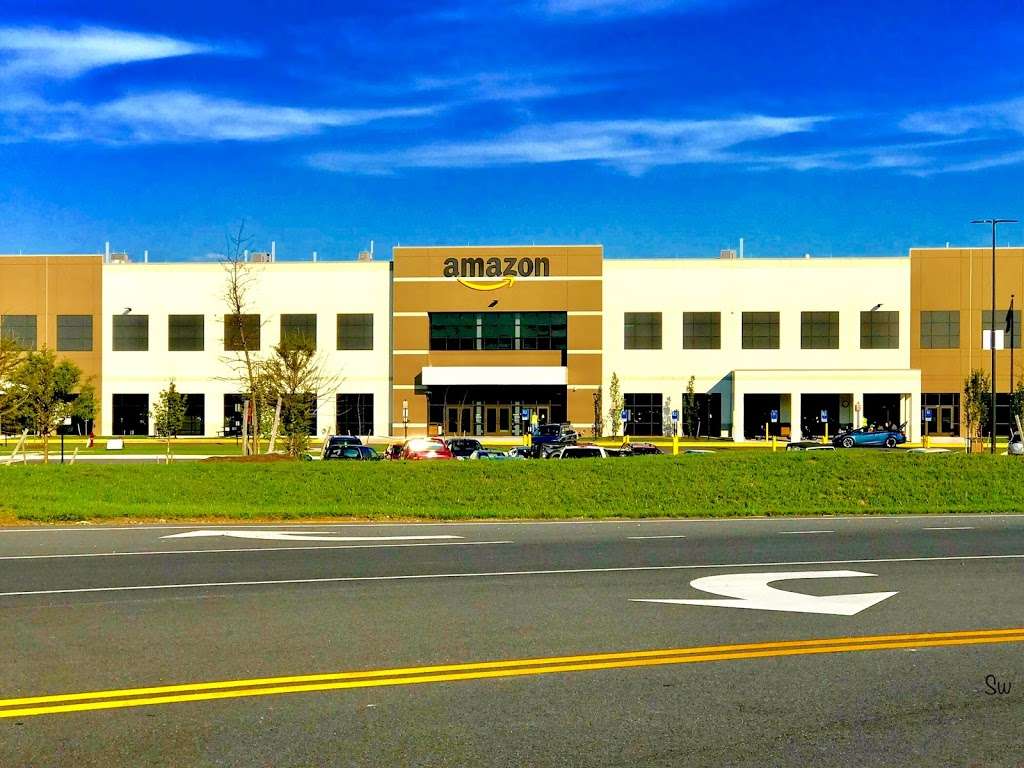 Amazon Distribution Center | 281 Woodbine Rd, Clear Brook, VA 22624, USA