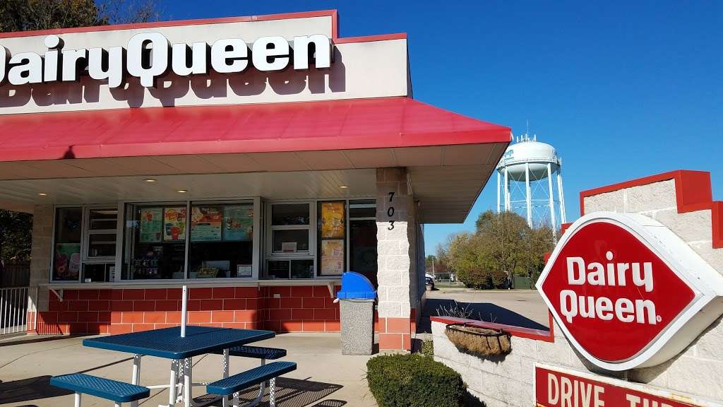 Dairy Queen Store | 703 E State St, Geneva, IL 60134 | Phone: (630) 232-2244