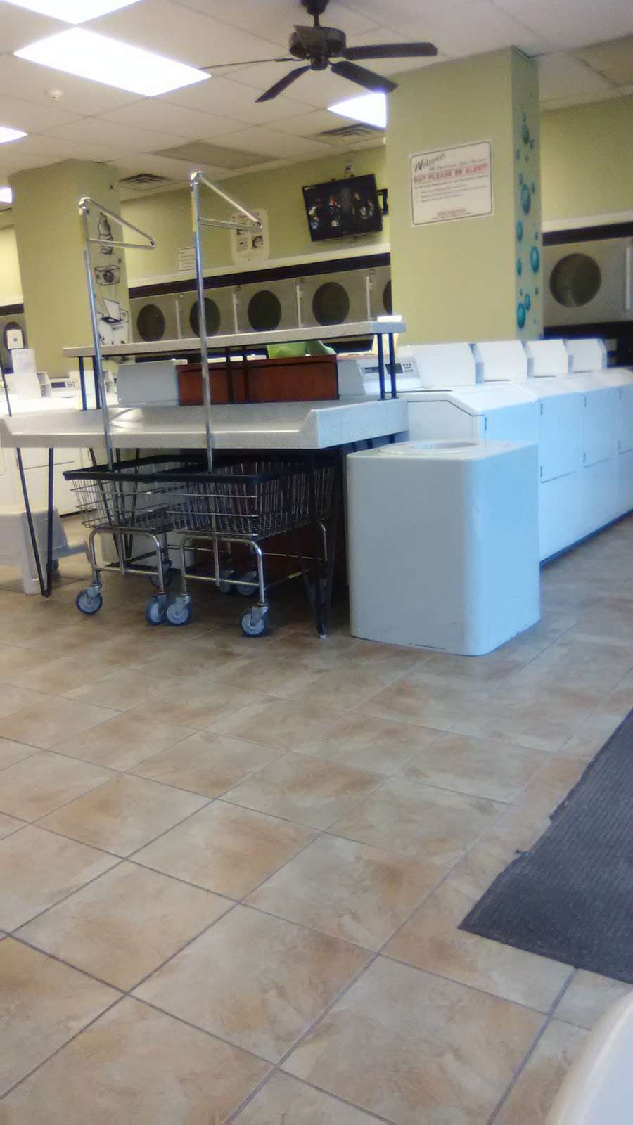 Pollys Laundromat | 1209 S 28th St, Philadelphia, PA 19146, USA | Phone: (215) 755-2983