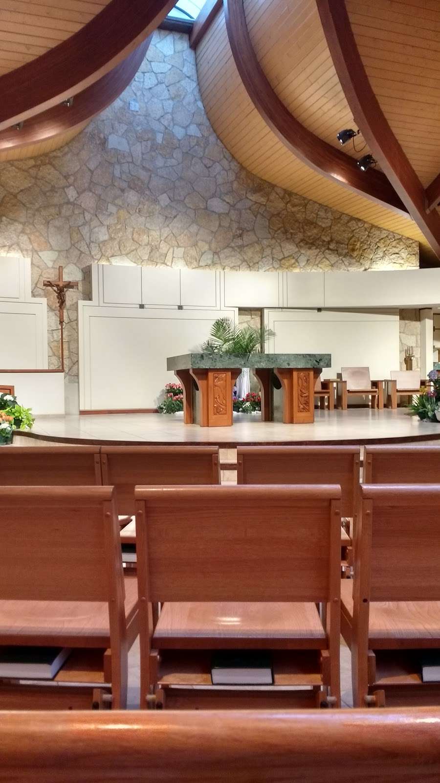 St Hubert Catholic Church | 729 Grand Canyon St, Hoffman Estates, IL 60169, USA | Phone: (847) 885-7700