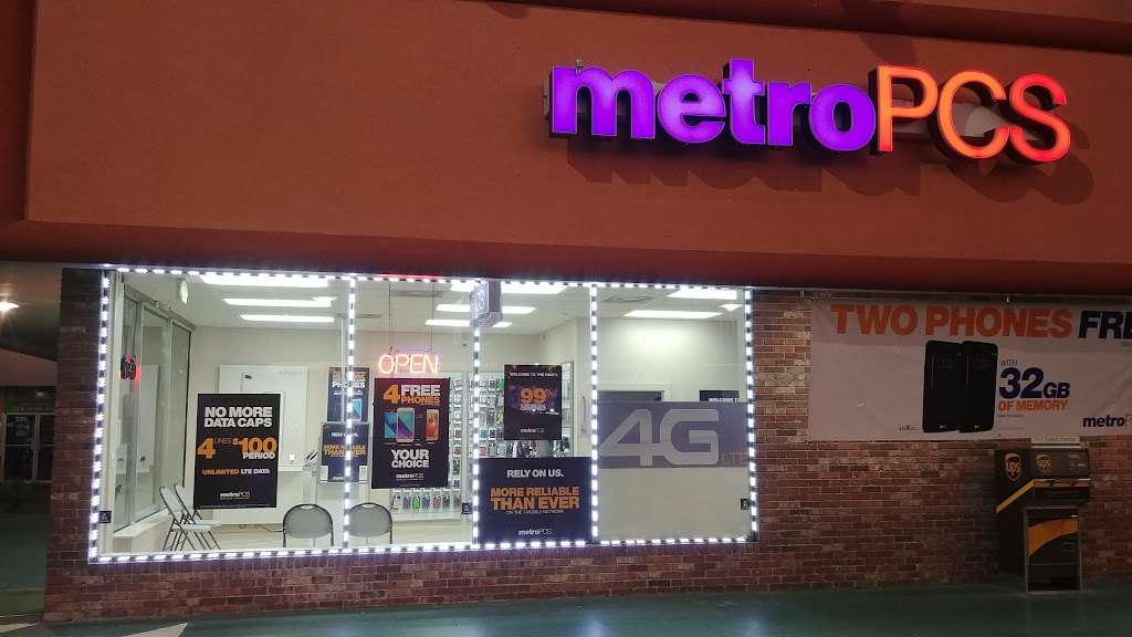 Metro by T-Mobile | 334 Shopping Center Dr, Wildwood, FL 34785, USA | Phone: (352) 748-0444