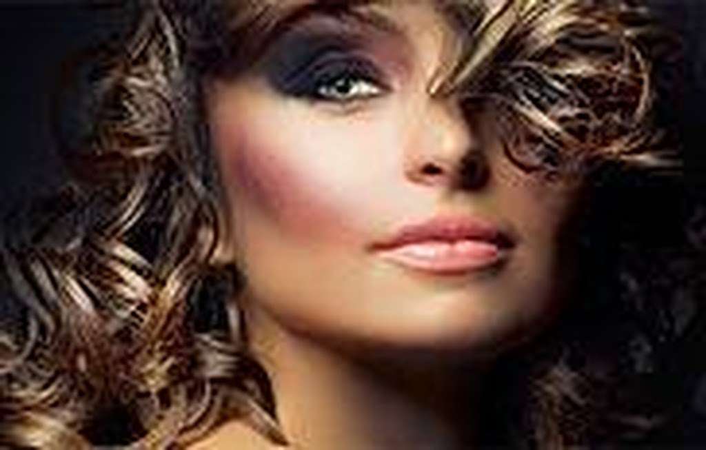 Gayles Hair Design | 3802 Cove View Blvd e, Galveston, TX 77554 | Phone: (409) 539-5761