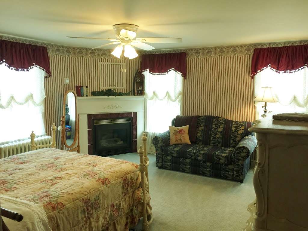 Cranberry Manor Bed and Breakfast | 406 Cherry Lane Rd, East Stroudsburg, PA 18301, USA | Phone: (570) 620-2246