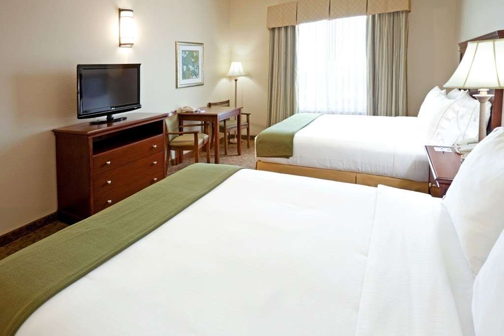 Holiday Inn Express & Suites Dallas Southwest-Cedar Hill | 1007 N Hwy 67, Cedar Hill, TX 75104, USA | Phone: (972) 291-4037