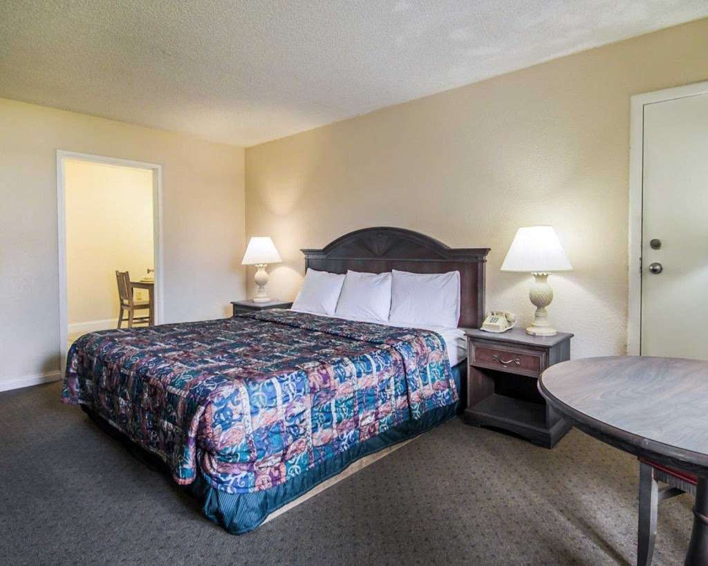 Rodeway Inn Maingate | 5995 W Irlo Bronson Memorial Hwy, Kissimmee, FL 34747 | Phone: (407) 396-4300