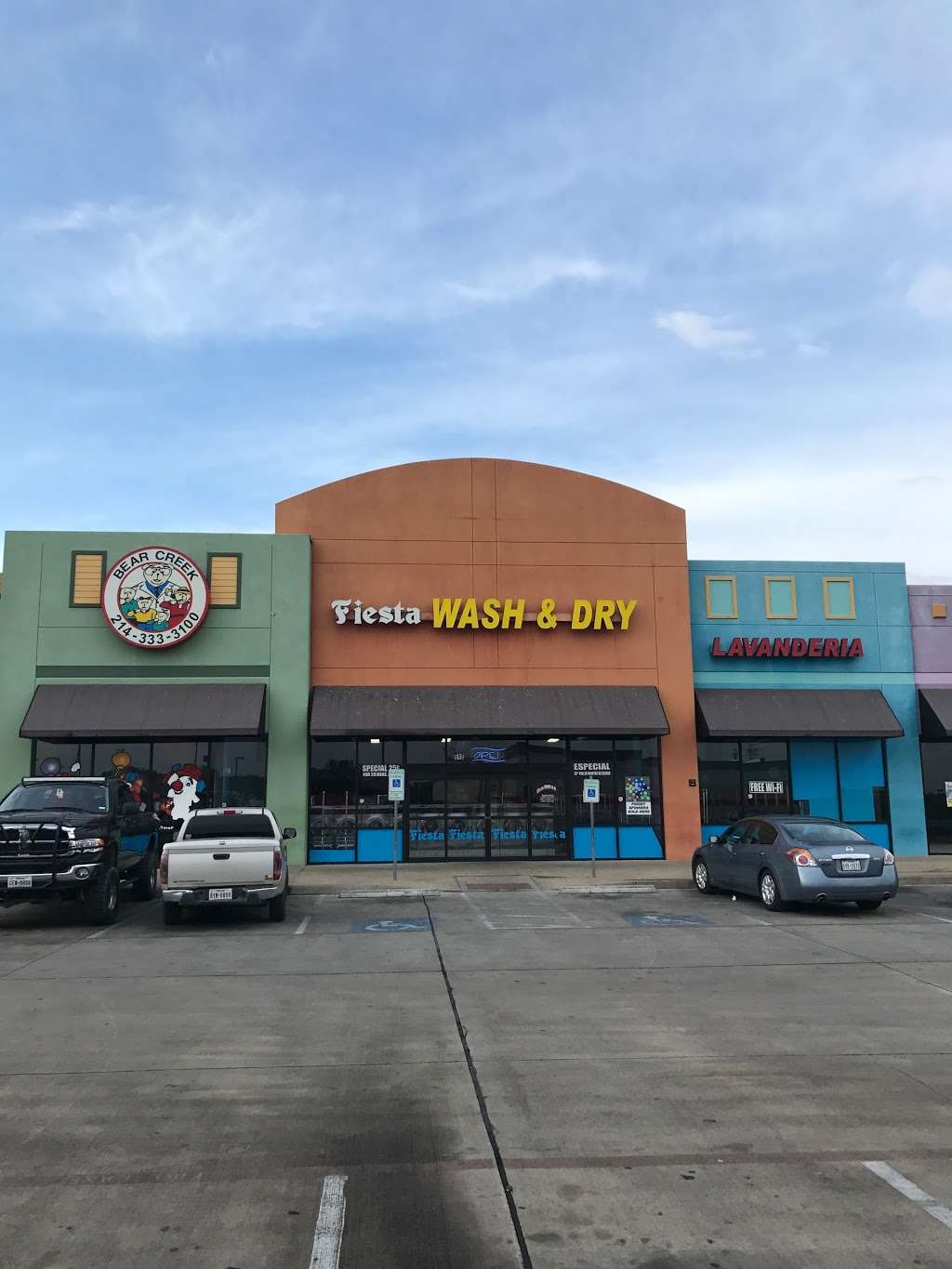 Fiesta Wash N Dry | 4470 W Jefferson Blvd, Dallas, TX 75211, USA | Phone: (214) 334-6434