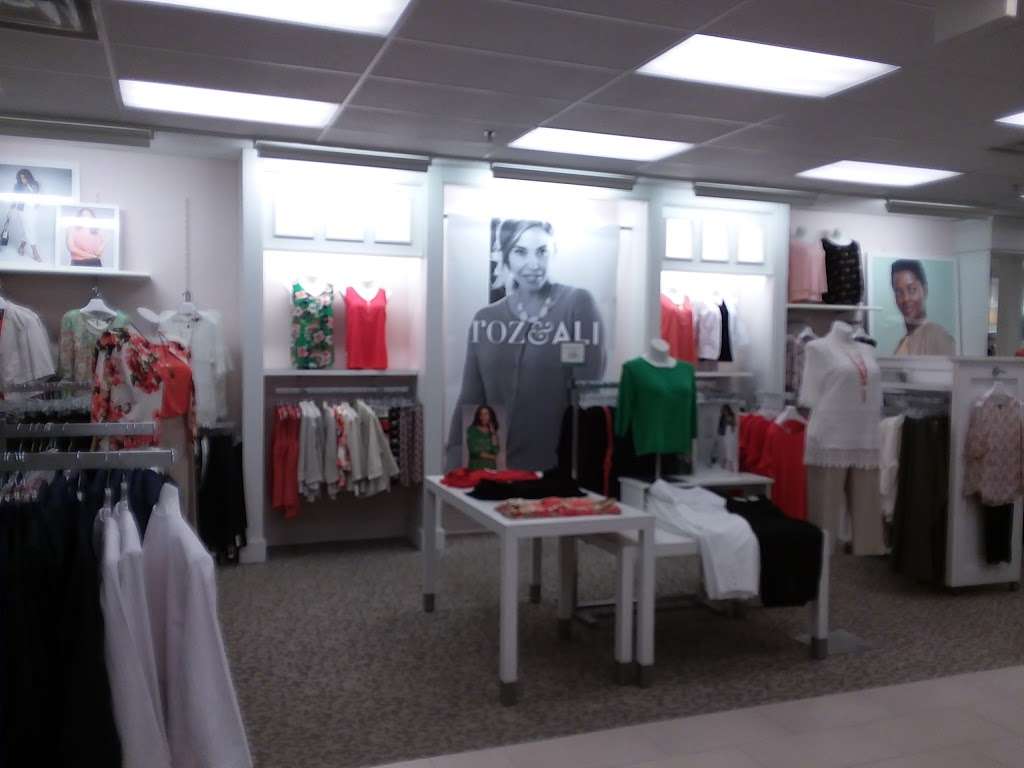 dressbarn | 435 Premium Outlets Blvd, Hagerstown, MD 21740, USA | Phone: (301) 739-5864