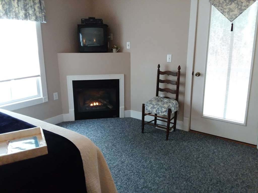 Wampler House Boutique Hotel Bed & Breakfast Inn | 4905 S Rogers St, Bloomington, IN 47403, USA | Phone: (812) 929-7542