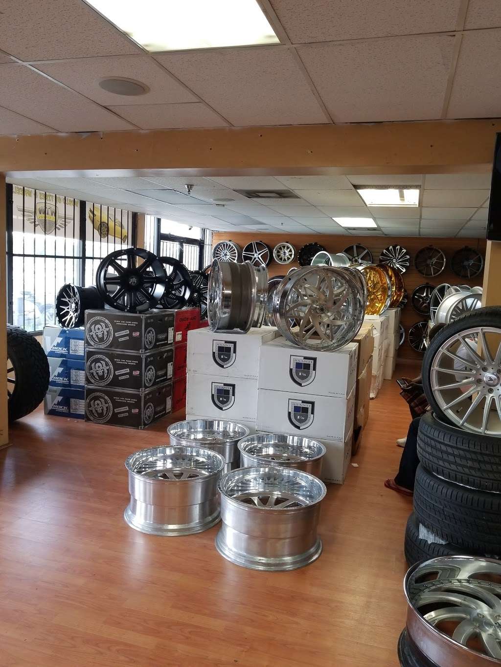 World Of Tires & Wheels | Miami Gardens, FL 33014 | Phone: (305) 626-2977