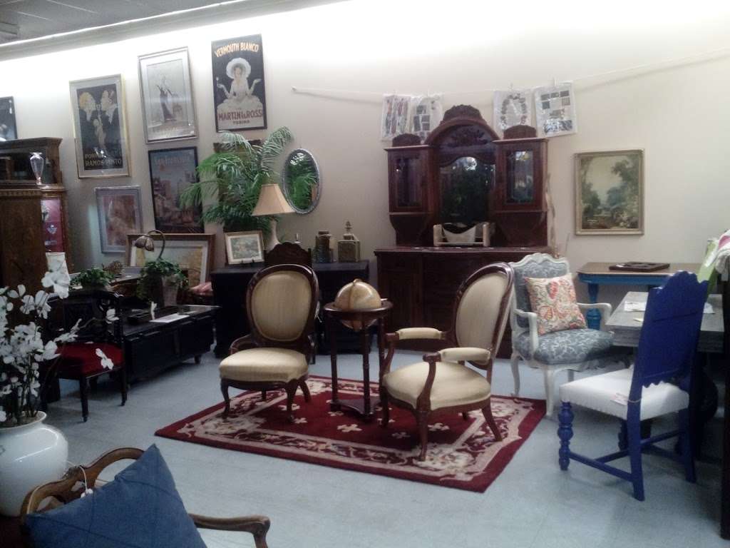 Manor House Antique Mall | 8039 S Meridian St, Indianapolis, IN 46217, USA | Phone: (317) 888-8887