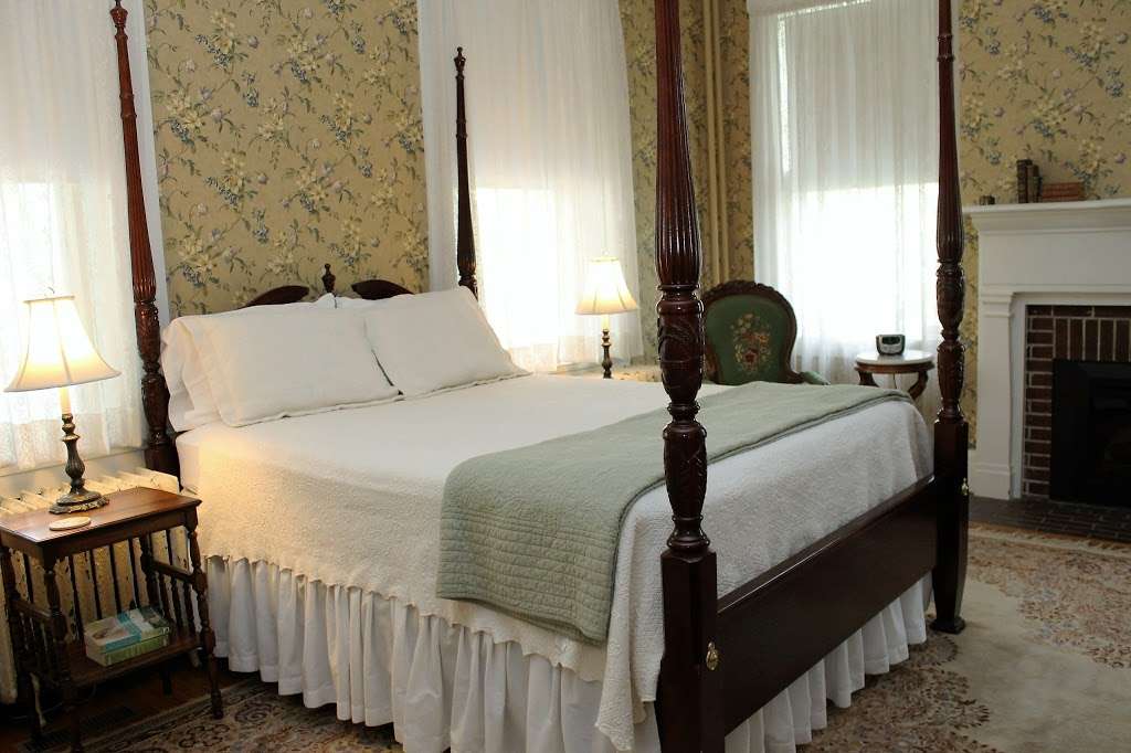 Cambridge House Bed and Breakfast | 1844, 112 High St, Cambridge, MD 21613, USA | Phone: (410) 221-7700