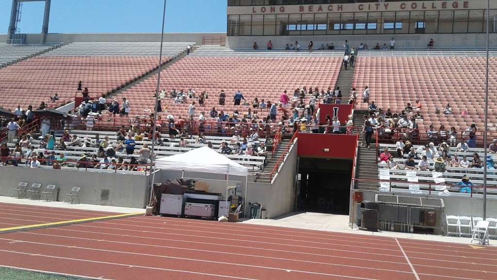 Veterans Memorial Stadium | 5000 E Lew Davis St, Long Beach, CA 90808 | Phone: (562) 938-4019