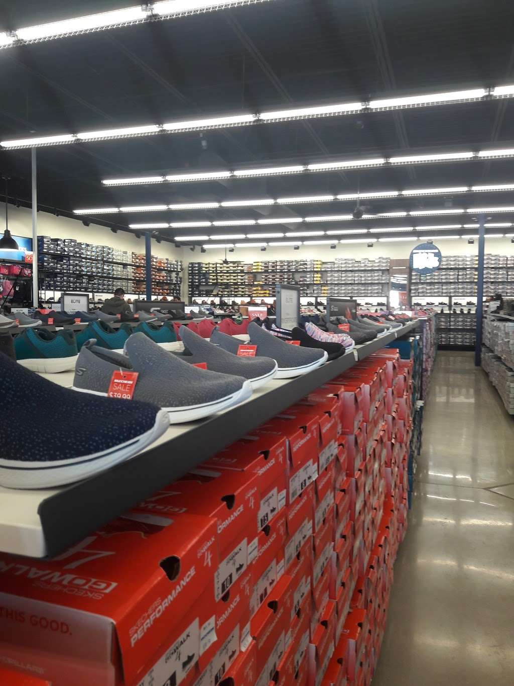 SKECHERS Factory Outlet | 11211 120th Ave #579, Pleasant Prairie, WI 53158 | Phone: (262) 857-9250