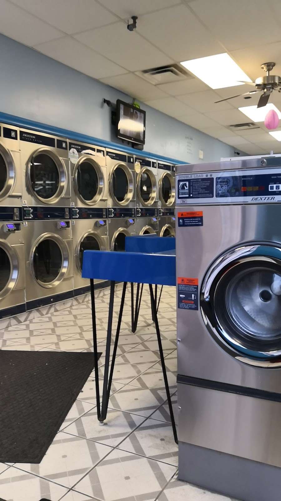 Easy Breezy Laundry & Dry Cleaning | 2807 W Lawrence Ave, Chicago, IL 60625, USA | Phone: (773) 989-1891