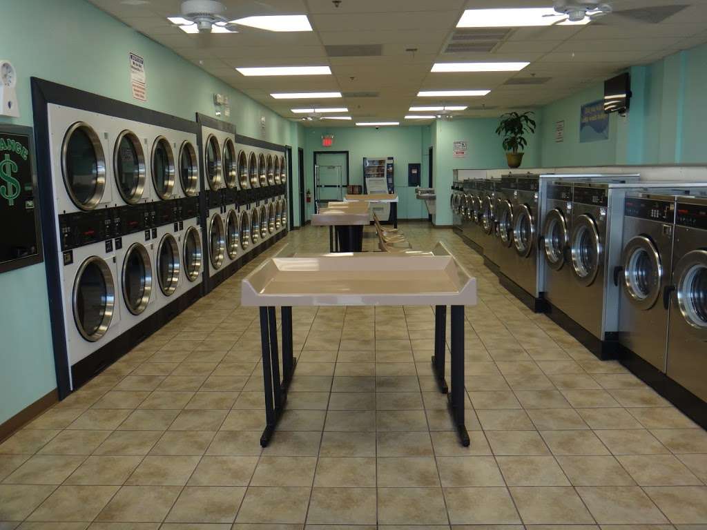 Laundromart Of East Orlando | 11624 E Colonial Dr, Orlando, FL 32817, USA | Phone: (407) 900-8846