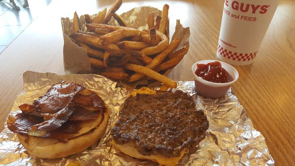 Five Guys | 570 Celebrate Virginia Pkwy, Fredericksburg, VA 22406, USA | Phone: (540) 752-4290