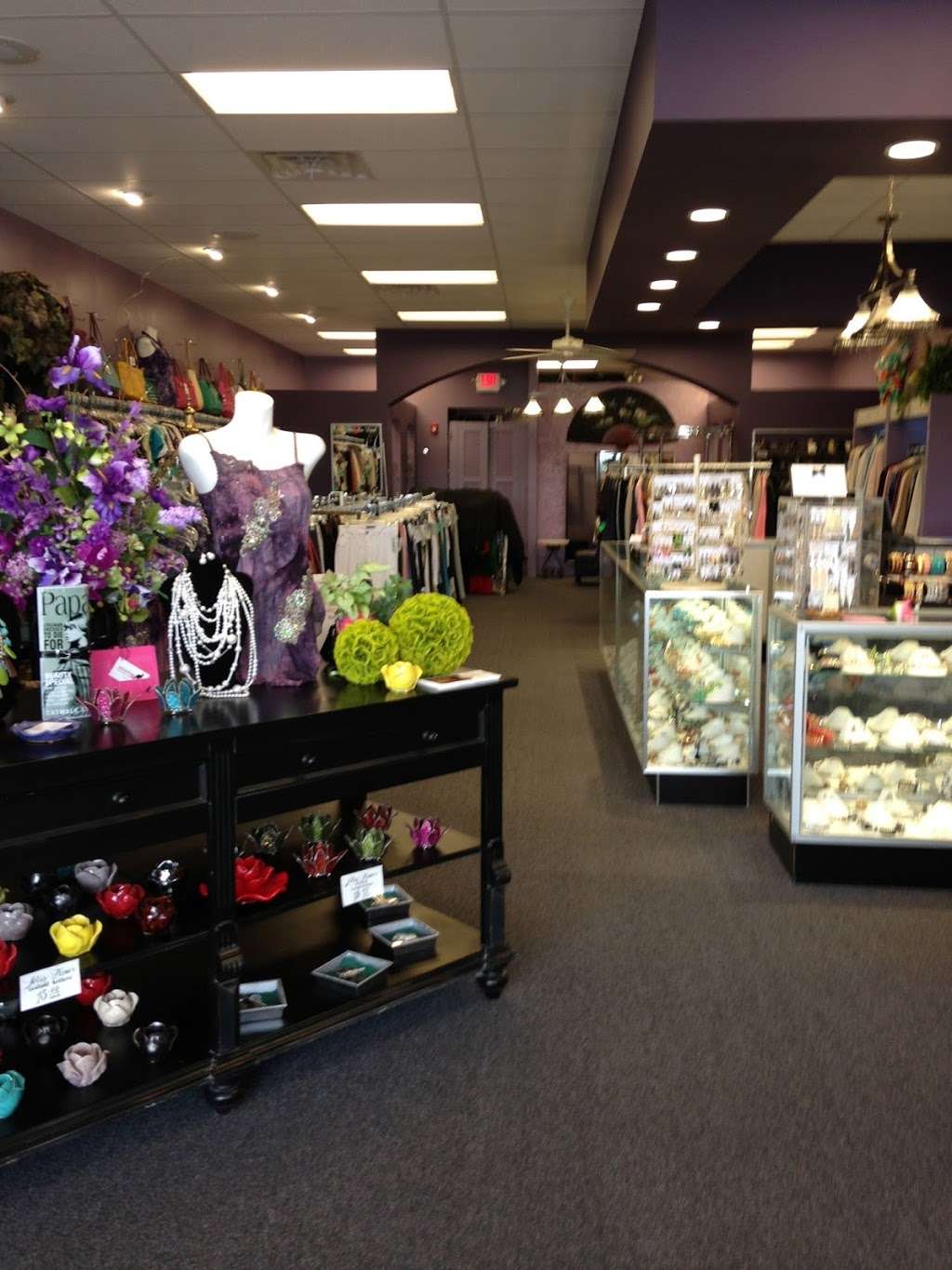 Her Closet | 18334 Governors Hwy, Homewood, IL 60430, USA | Phone: (708) 798-1455