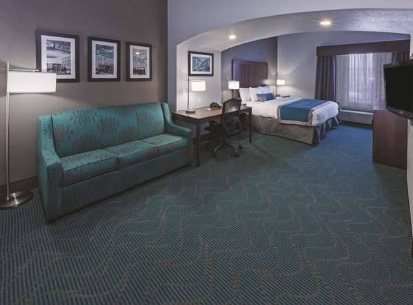 La Quinta Inn & Suites by Wyndham Fort Worth Eastchase | 8250 Anderson Blvd, Fort Worth, TX 76120 | Phone: (817) 449-2586