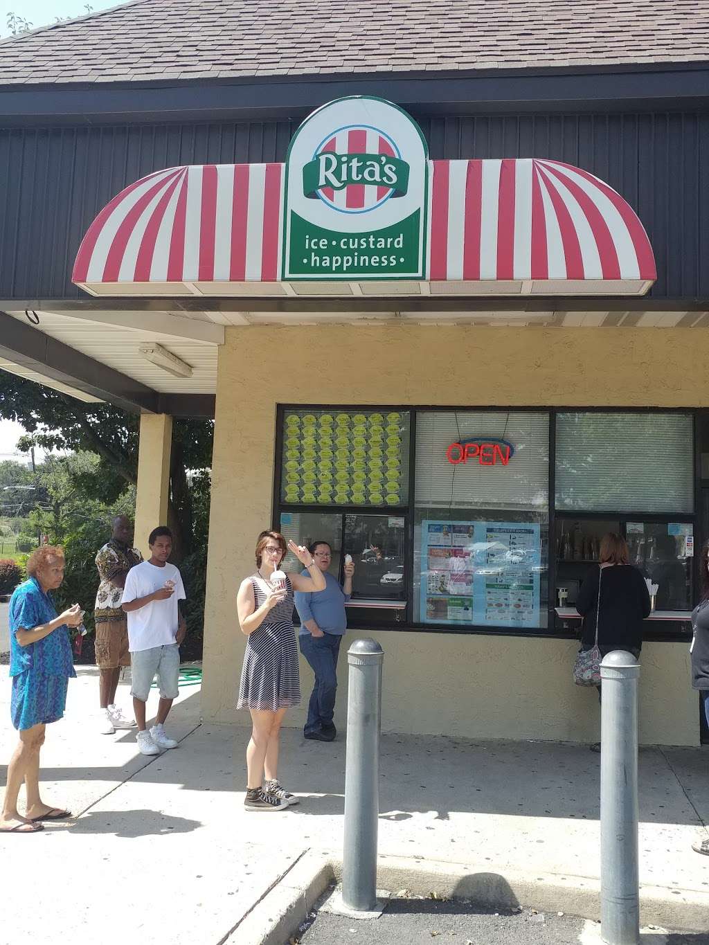 Ritas Italian Ice & Frozen Custard | 1400 Parkway Ave, Ewing Township, NJ 08628, USA | Phone: (609) 403-8943