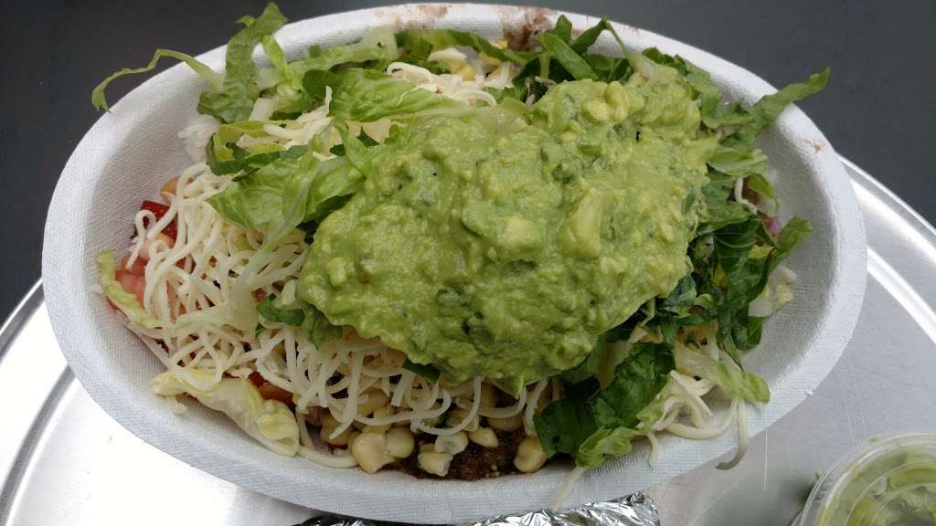 Chipotle Mexican Grill | 1132 S Clinton St Clinton &, W Grenshaw St, Chicago, IL 60607, USA | Phone: (773) 453-3021