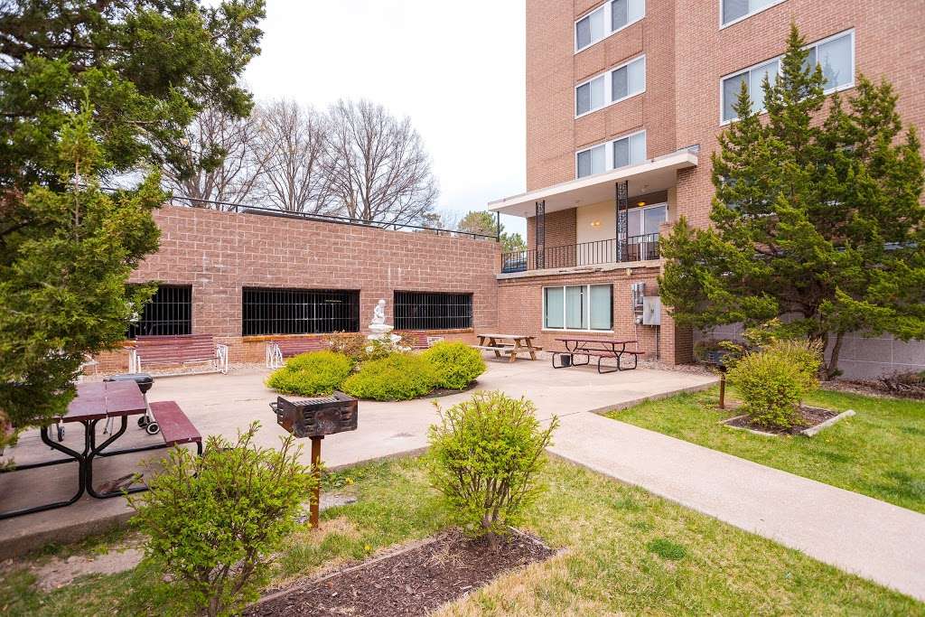 Independence Towers Apartments | 728 N Jennings Rd, Independence, MO 64056, USA | Phone: (816) 257-1400