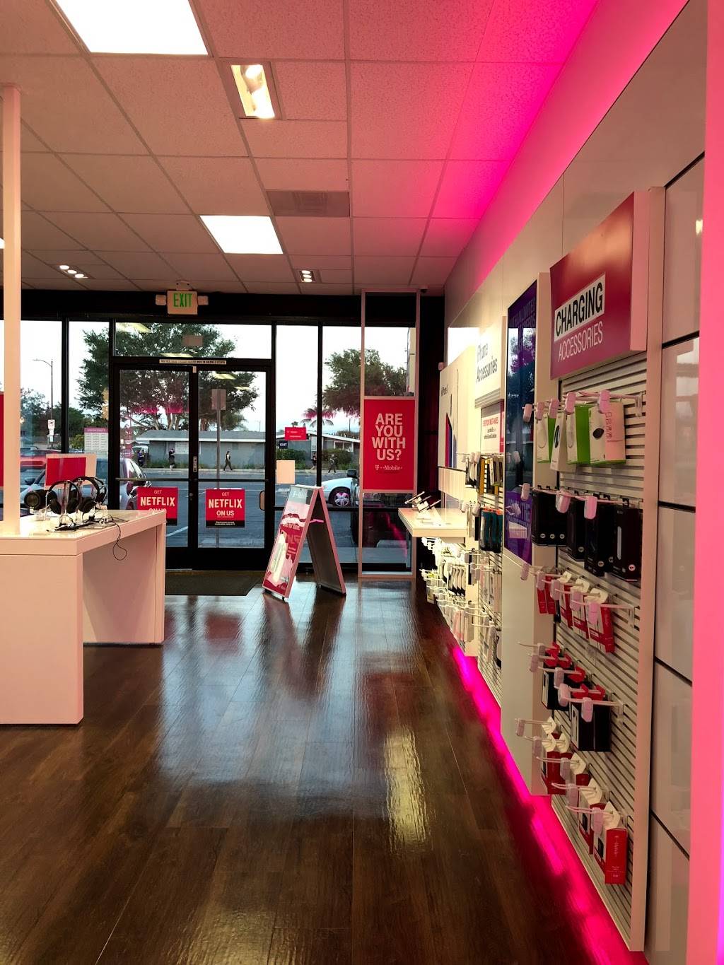 T-Mobile | 915 N Euclid St, Anaheim, CA 92801, USA | Phone: (714) 782-9190