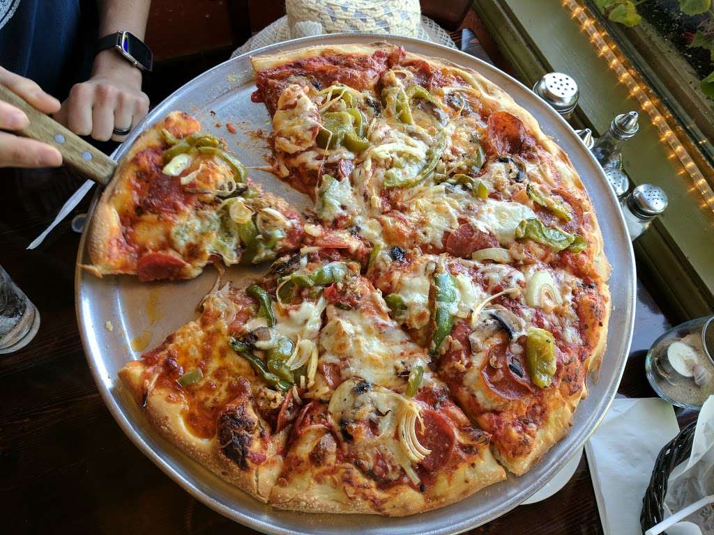 Sunset Pizza Pasta | 16711 Pacific Coast Hwy, Sunset Beach, CA 90742, USA | Phone: (562) 592-1133