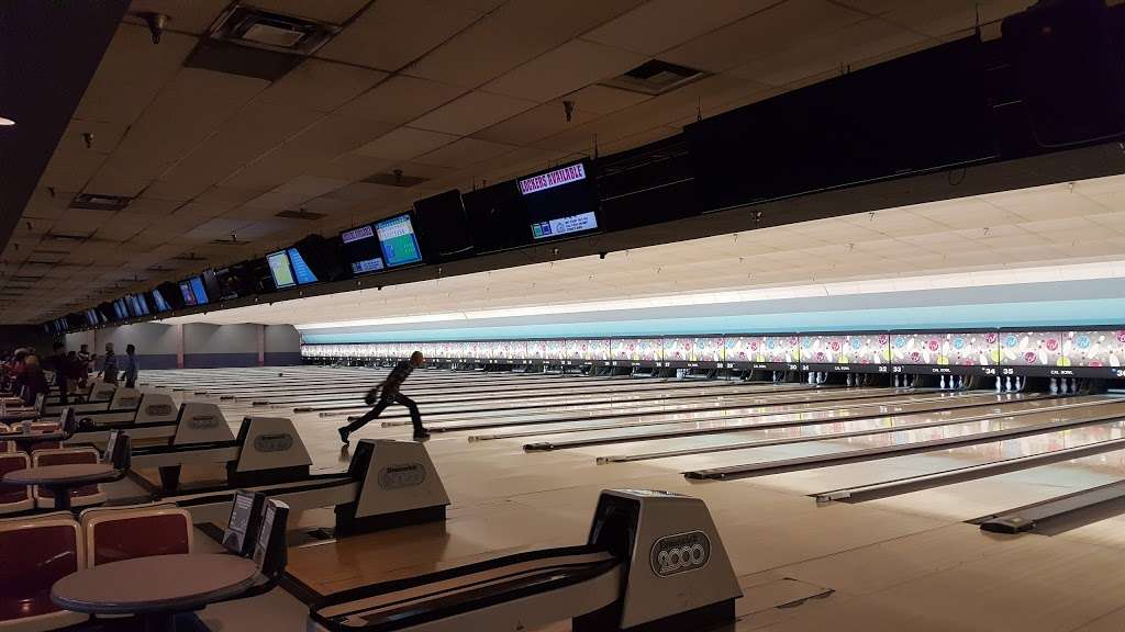 Cal Bowl | 2500 E Carson St, Lakewood, CA 90712, USA | Phone: (562) 421-8448