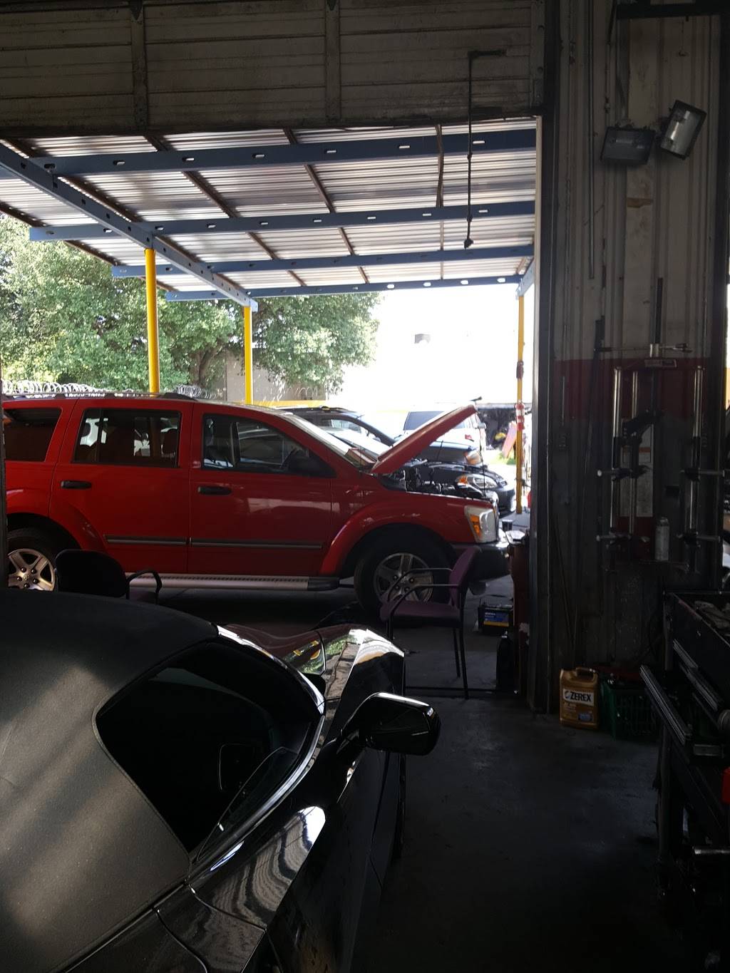 Solutions Auto Repair | 7024 Fair Oaks Ave, Dallas, TX 75231, USA | Phone: (214) 360-0488