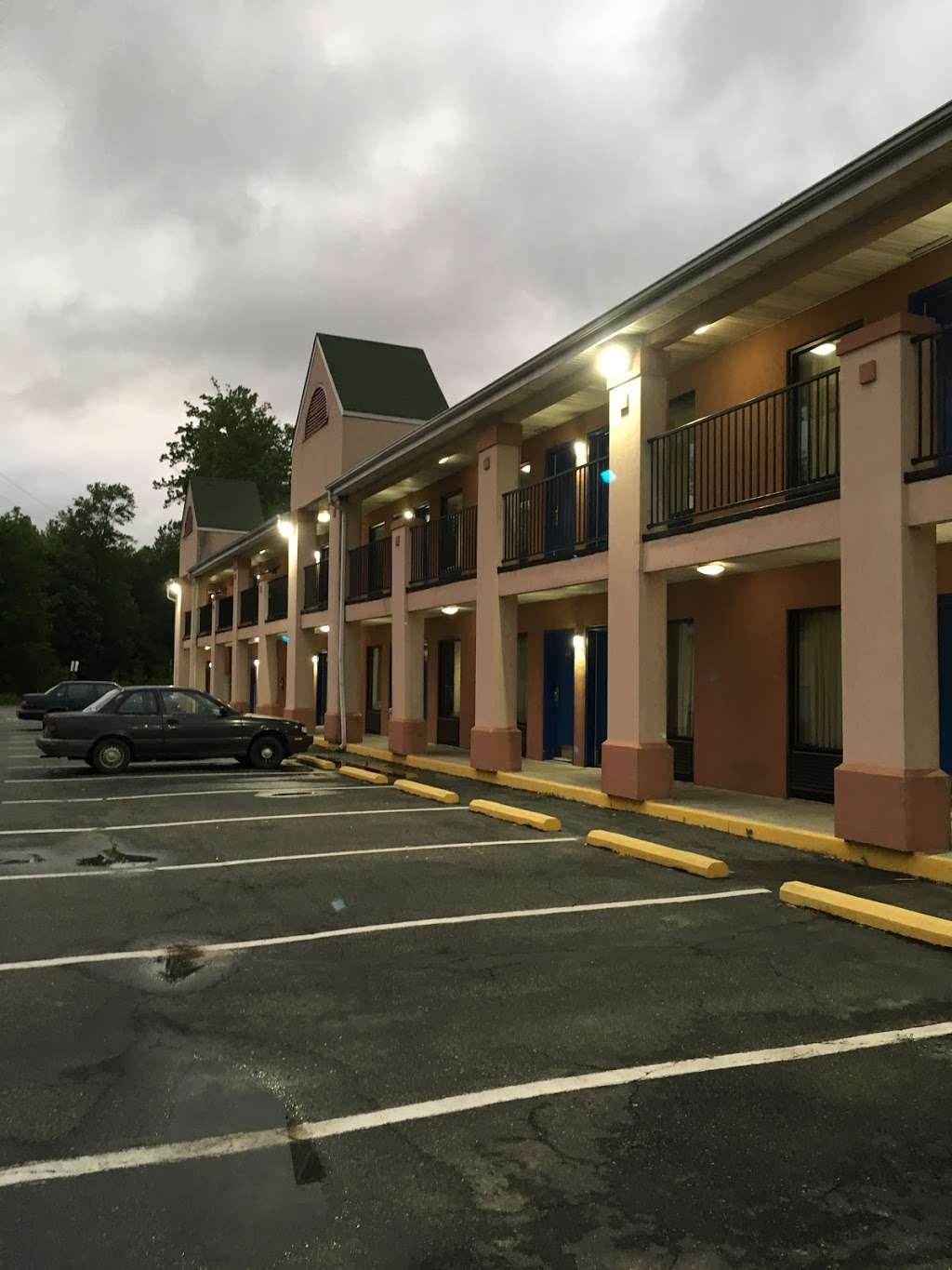 Knights Inn Ruther Glen | 23786 Rogers Clark Blvd, Ruther Glen, VA 22546, USA | Phone: (804) 448-2499