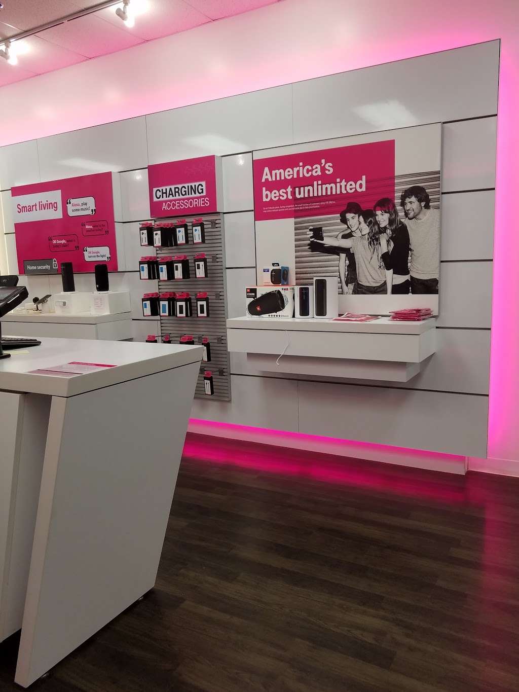 T-Mobile | 2071 Orchard Rd, Montgomery, IL 60538, USA | Phone: (630) 844-6609