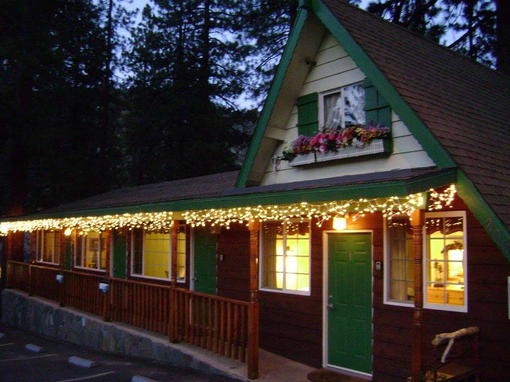 Canyon Creek Inn | 6059 Pine St, Wrightwood, CA 92397, USA | Phone: (760) 249-4800