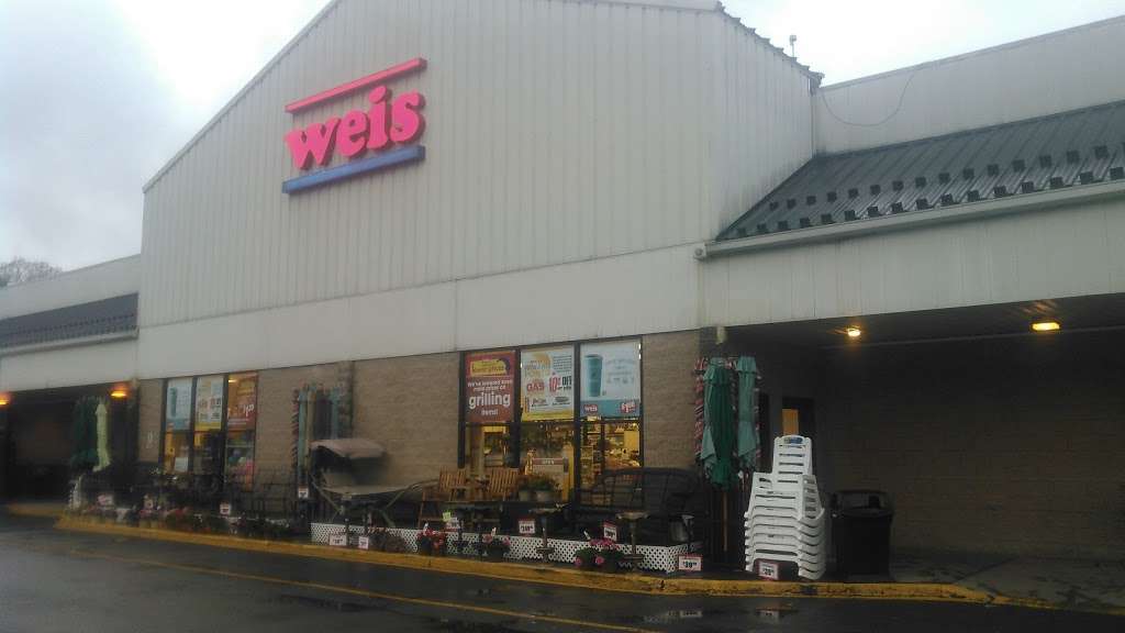 Weis Markets | 123 Village Center Dr, Hawley, PA 18428, USA | Phone: (570) 775-0391