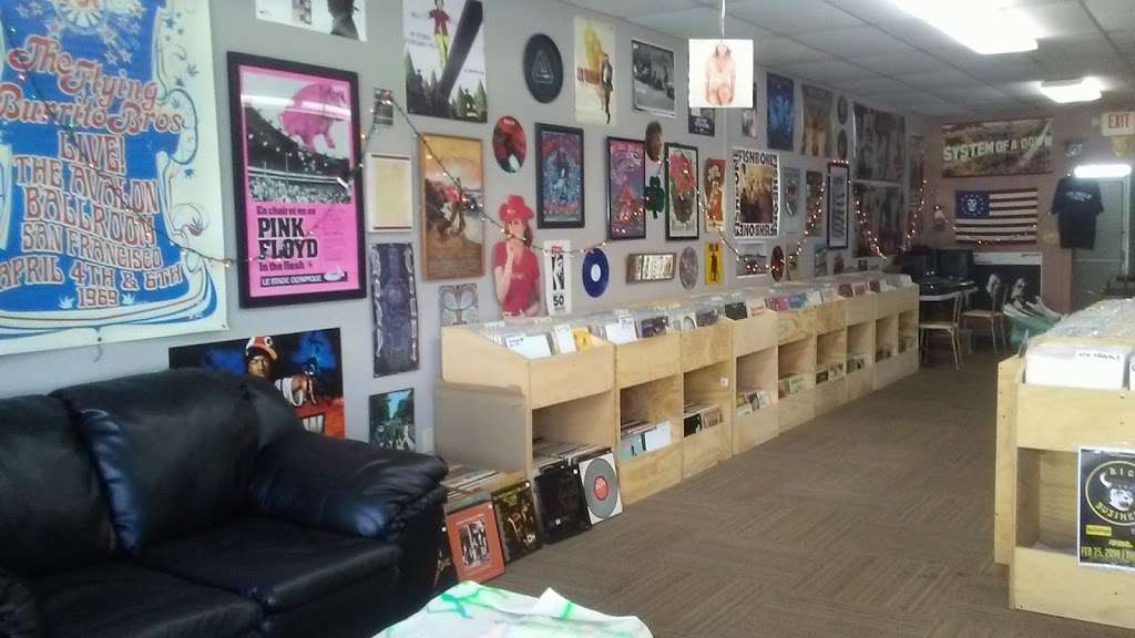 Triangle Vinyl | 1208 Bowman St, Clermont, FL 34711, USA | Phone: (407) 408-5751