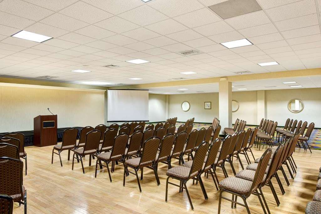 Days Hotel & Conference Center by Wyndham Methuen MA | 159 Pelham St, Methuen, MA 01844, USA | Phone: (978) 291-6522