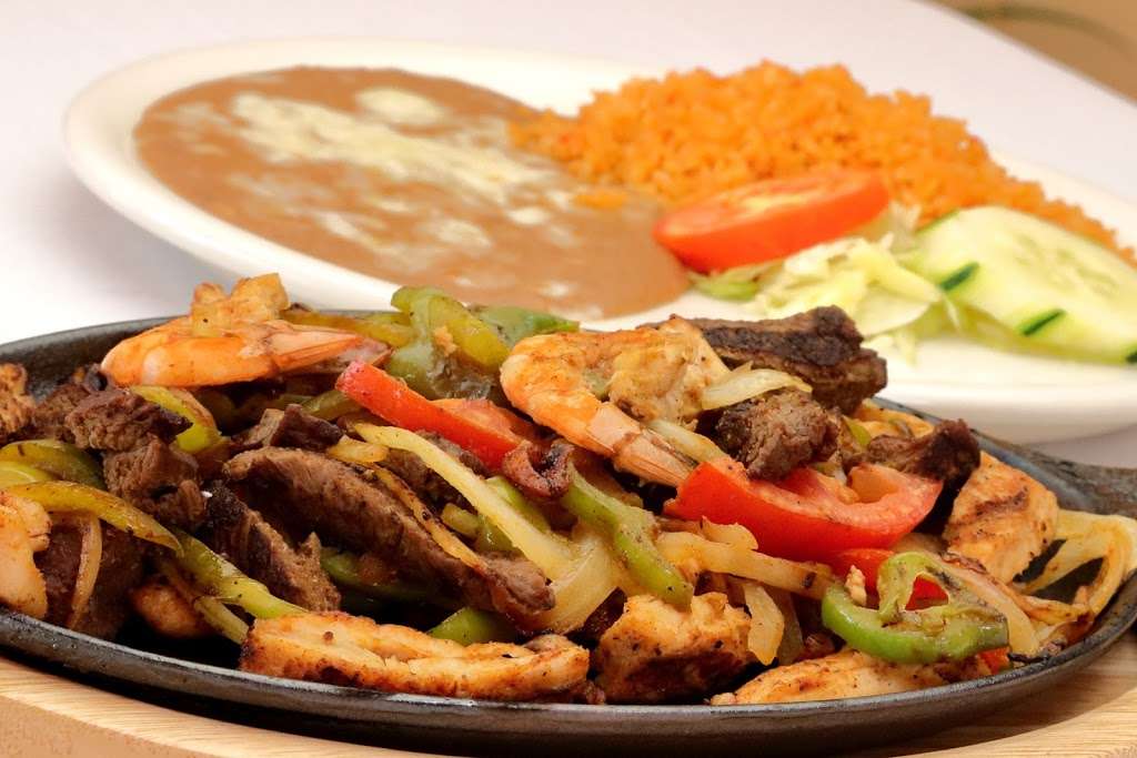 Las Trancas Restaurant | 5351 Atlantic Blvd, Maywood, CA 90270, USA | Phone: (323) 560-2494