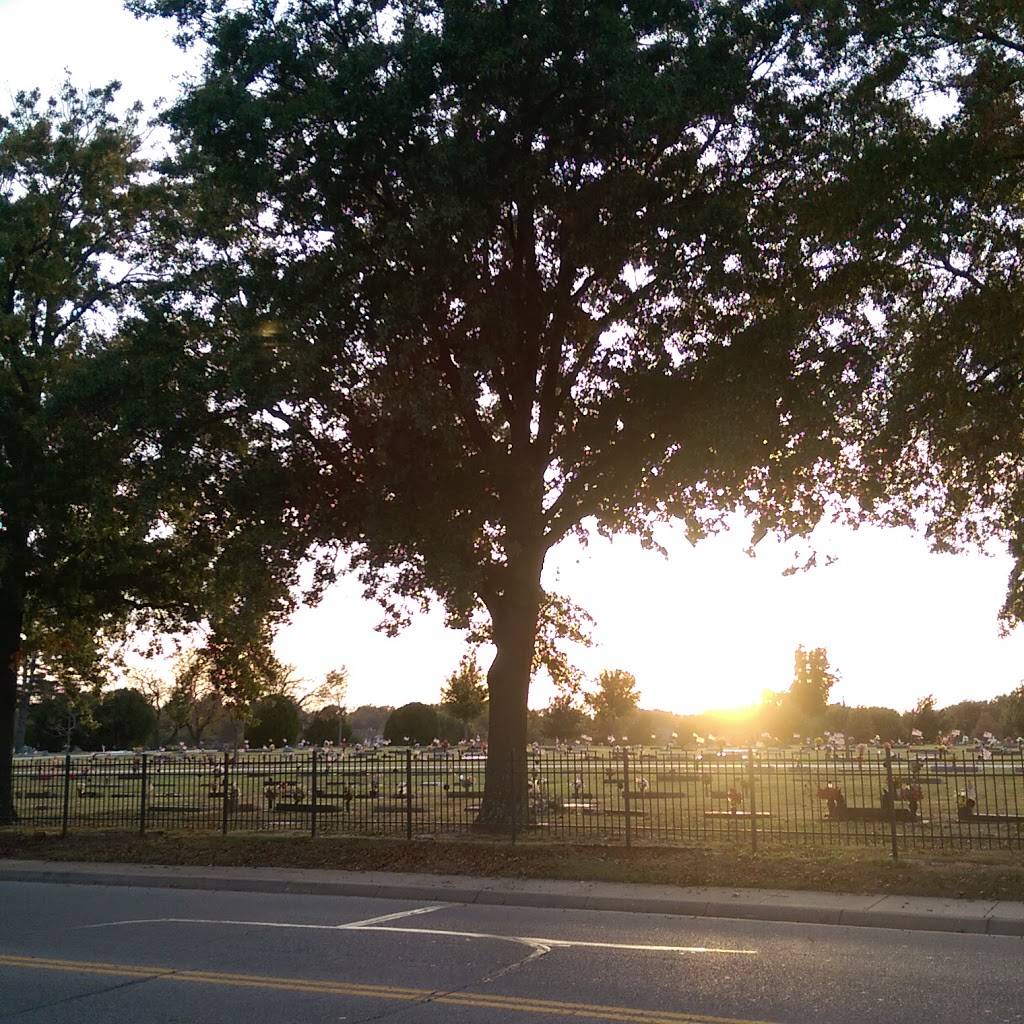 El Paso Cemetery | 700 E Kay St, Derby, KS 67037, USA | Phone: (316) 788-2527