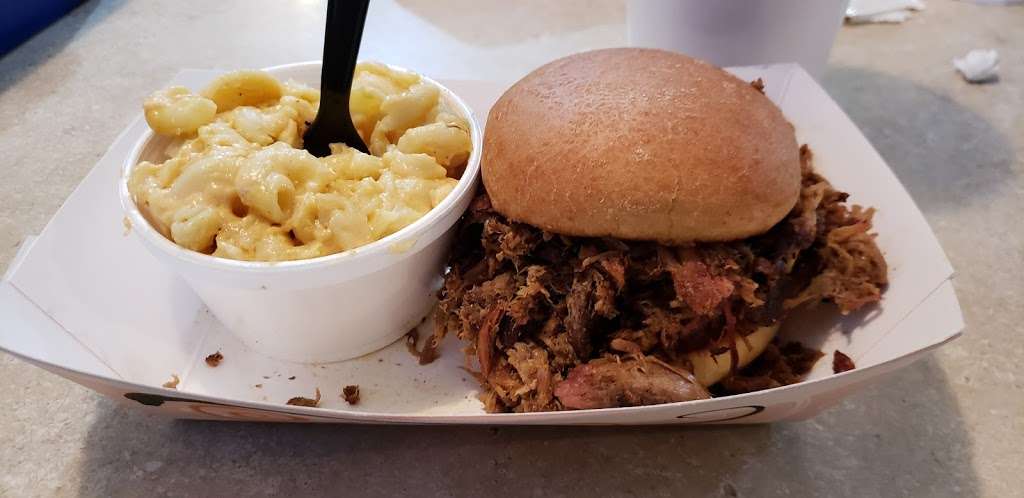 3 Hogs BBQ Spring Grove | 4 S Water St, Spring Grove, PA 17362, USA | Phone: (717) 800-8016