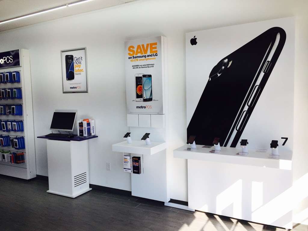 Metro by T-Mobile | 3733 N Story Rd, Irving, TX 75062, USA | Phone: (972) 258-0906