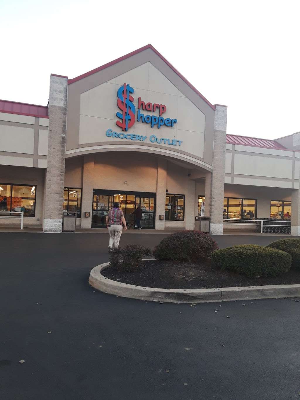 Sharp Shopper Grocery Outlet | 340 W Main St, Leola, PA 17540, USA | Phone: (717) 656-2156
