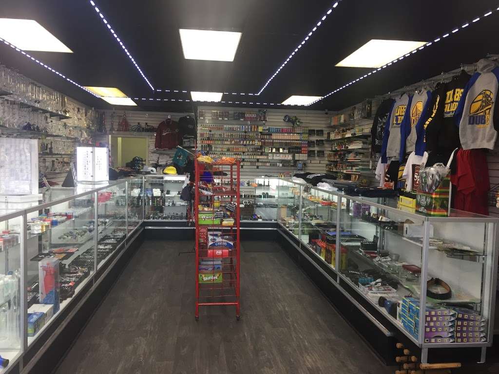 Shark City Smoke And Skate Shop | 962 E Santa Clara St, San Jose, CA 95116, USA | Phone: (408) 490-4925